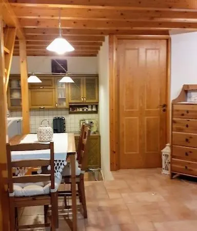 κοντύλι - σπίτι στη χώρα, με θέα το κάστρο بيت للعطل سكيروس