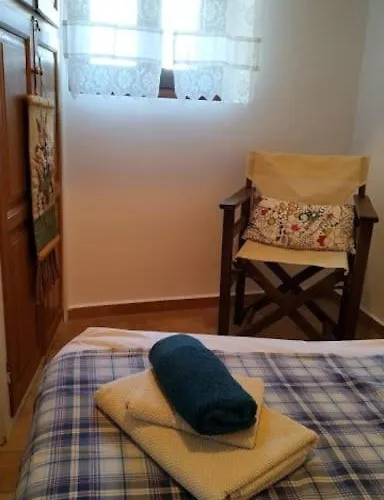 κοντύλι - σπίτι στη χώρα, με θέα το κάστρο * スキロス