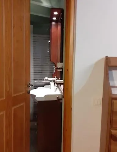 κοντύλι - σπίτι στη χώρα, με θέα το κάστρο スキロス